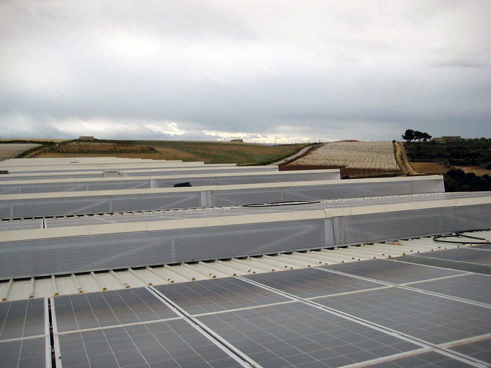 Impianto fotovoltaico sul tetto di un capannone industriale a Granieri (CT)